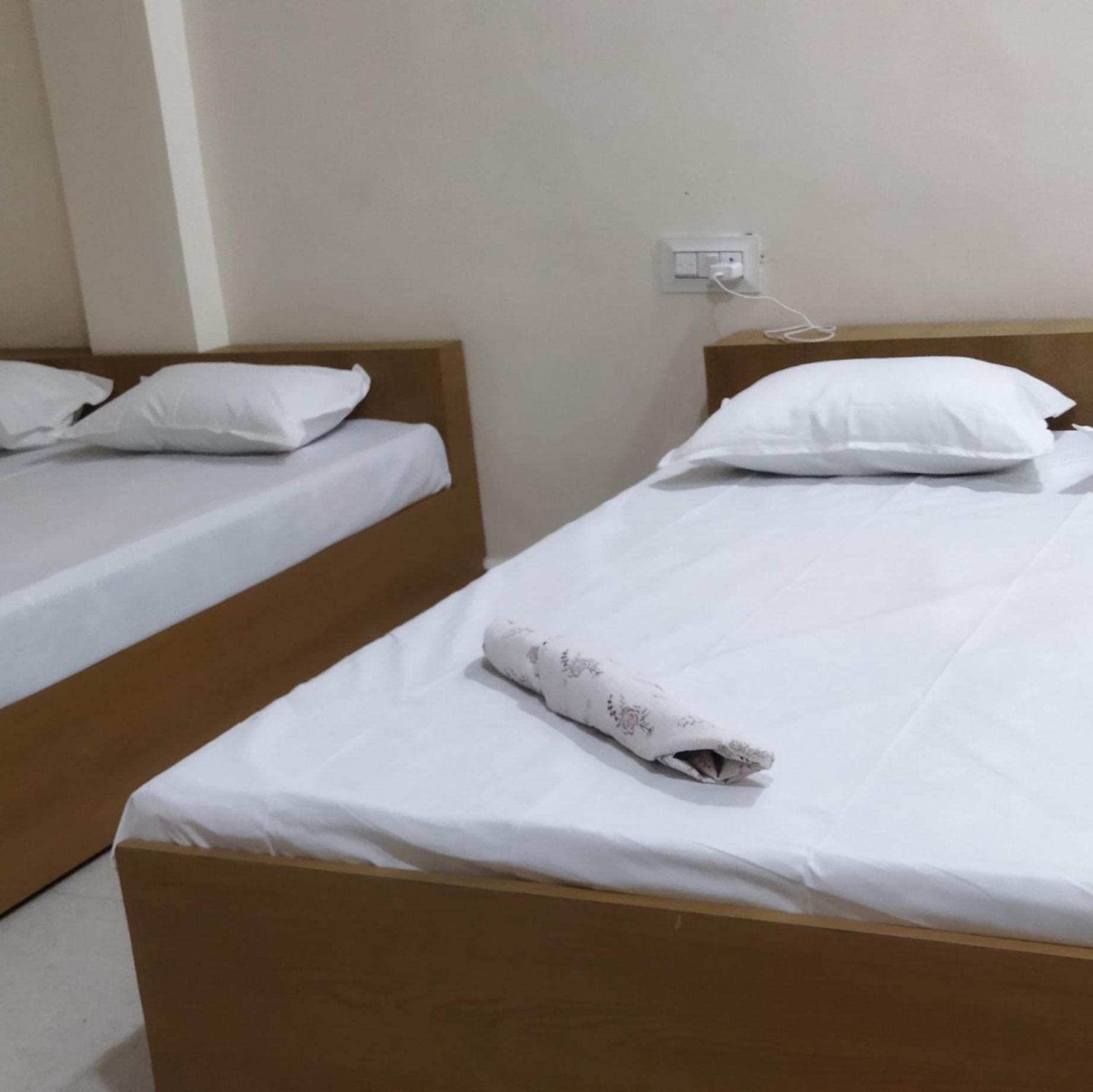 Shree Gajlaxmi Hotel Walking Distance From Mahakaleswar Ujjain Zewnętrze zdjęcie
