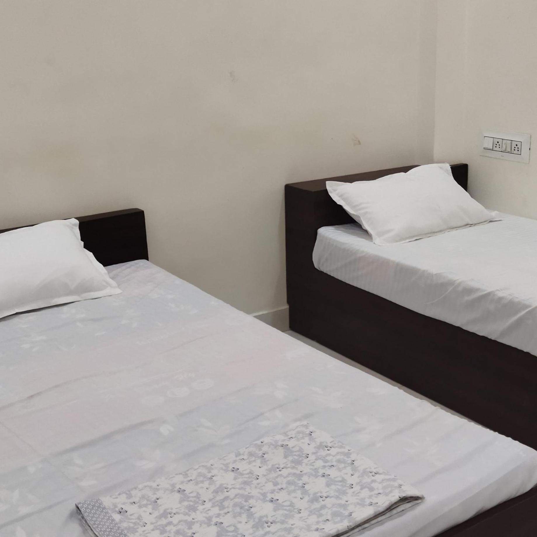 Shree Gajlaxmi Hotel Walking Distance From Mahakaleswar Ujjain Zewnętrze zdjęcie