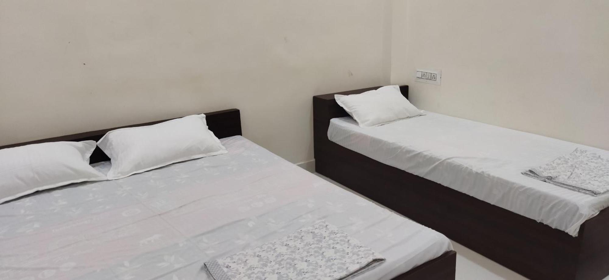 Shree Gajlaxmi Hotel Walking Distance From Mahakaleswar Ujjain Zewnętrze zdjęcie