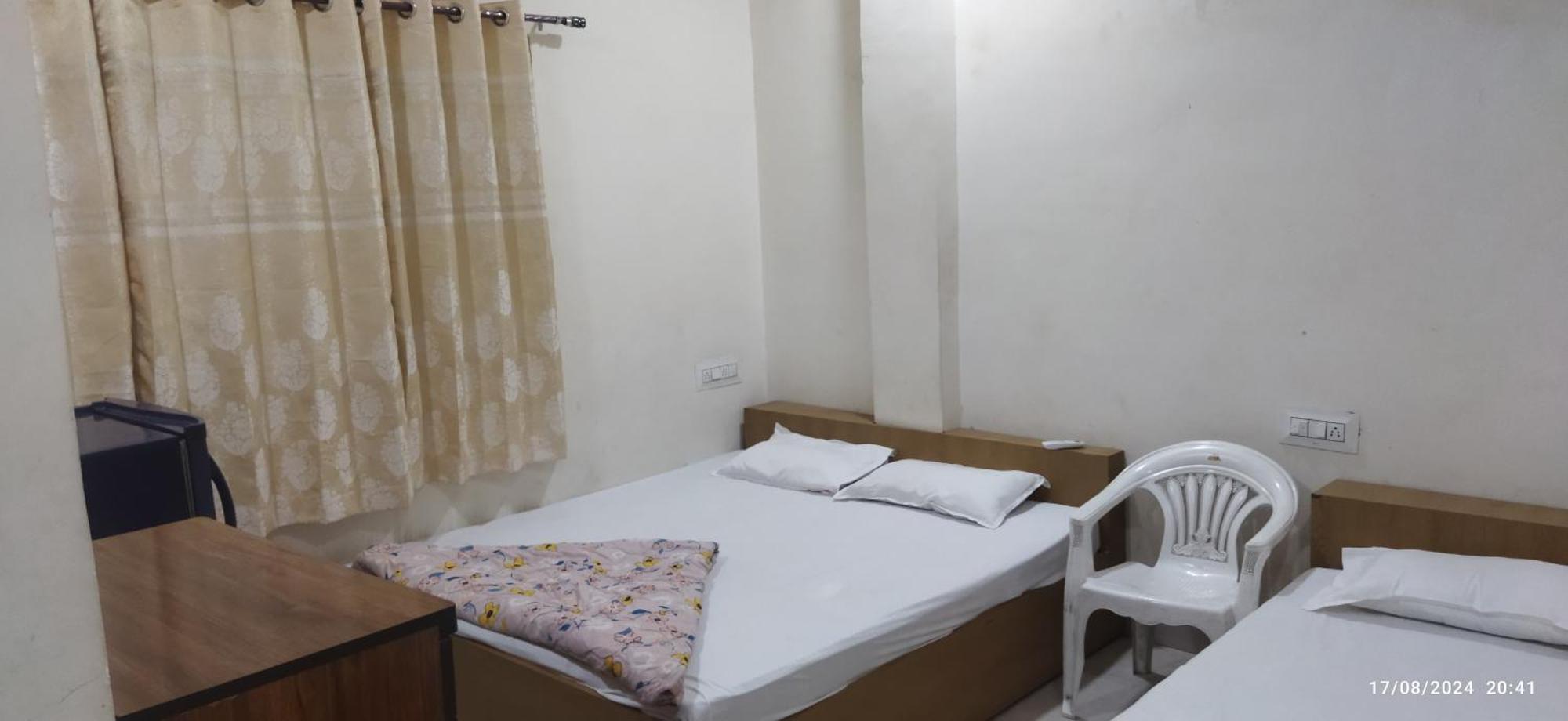 Shree Gajlaxmi Hotel Walking Distance From Mahakaleswar Ujjain Zewnętrze zdjęcie